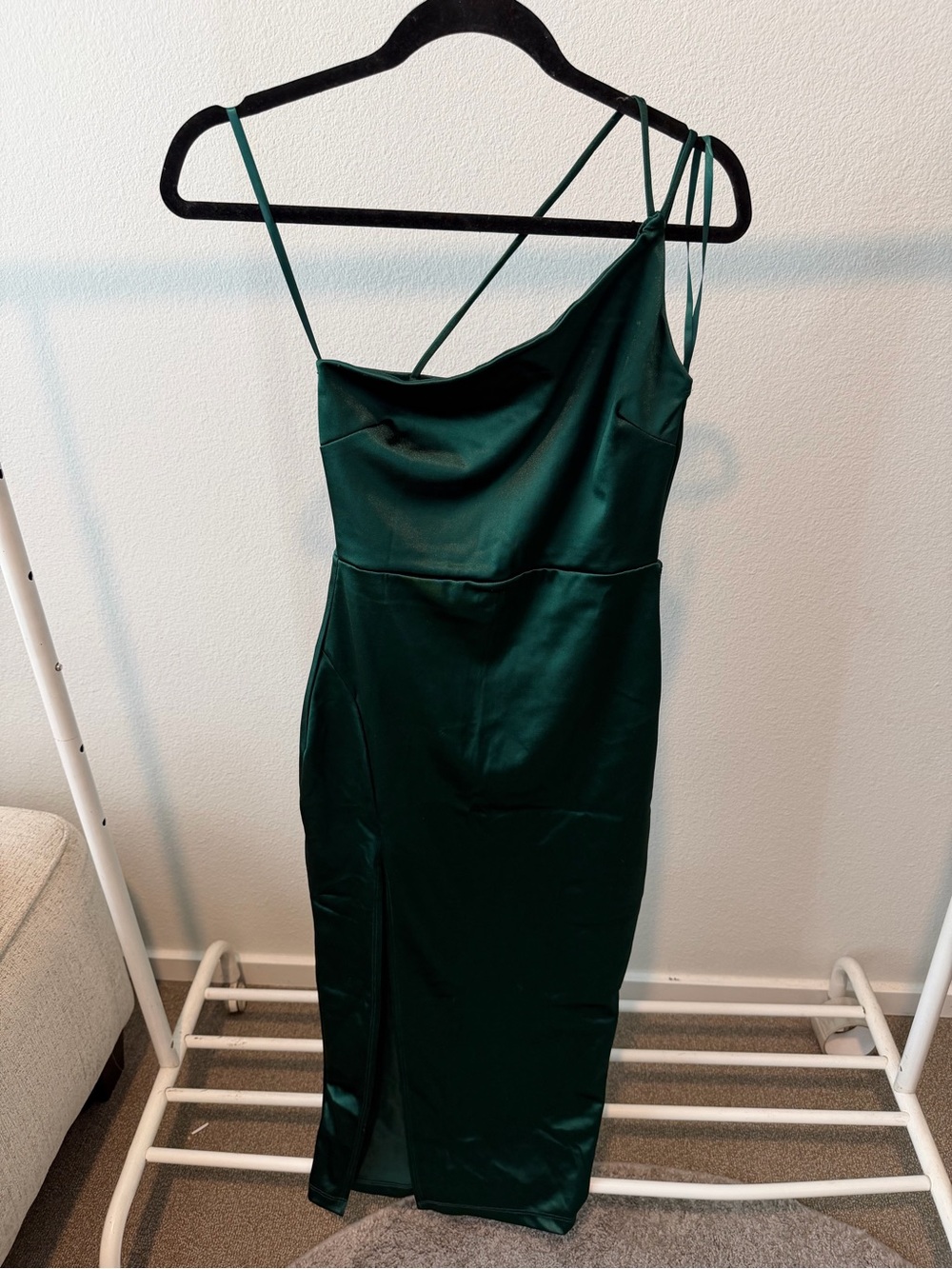 Windsor Emerald Green One-Shoulder Satin Midi Dress